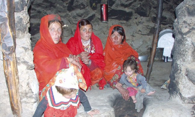 Woman and Children Stone House (c) Sirajuddin dawn com